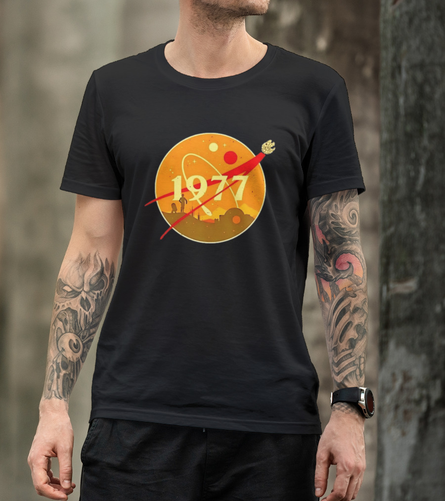 Star Wars 1977 Millennium Falcon Space Desert Silhouette Planetary Orbit T-Shirt