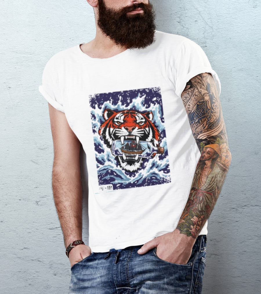 Cincinnati Bengals Vs Tampa Bay Buccaneers Tiger Ship Ocean Clash T-Shirt