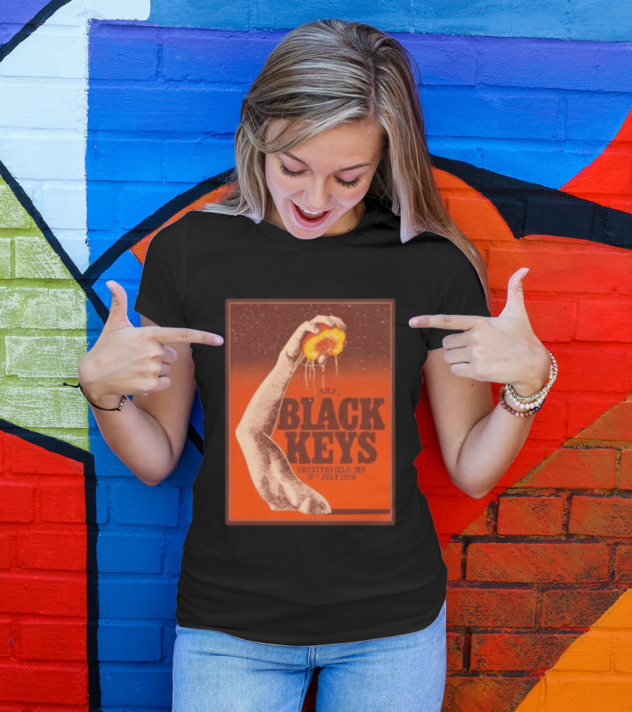 The Black Keys Chesterfield MO July 19 2026 Concert Vintage Hand Holding Peach T-Shirt