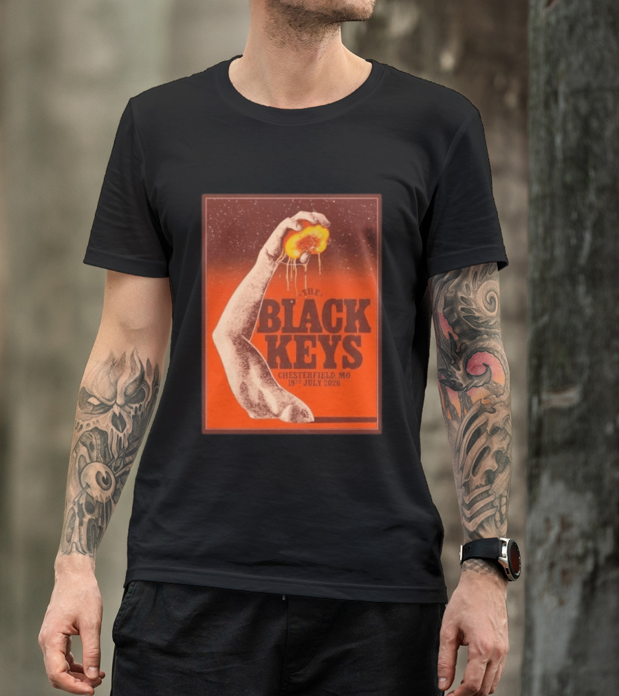 The Black Keys Chesterfield MO July 19 2026 Concert Vintage Hand Holding Peach T-Shirt