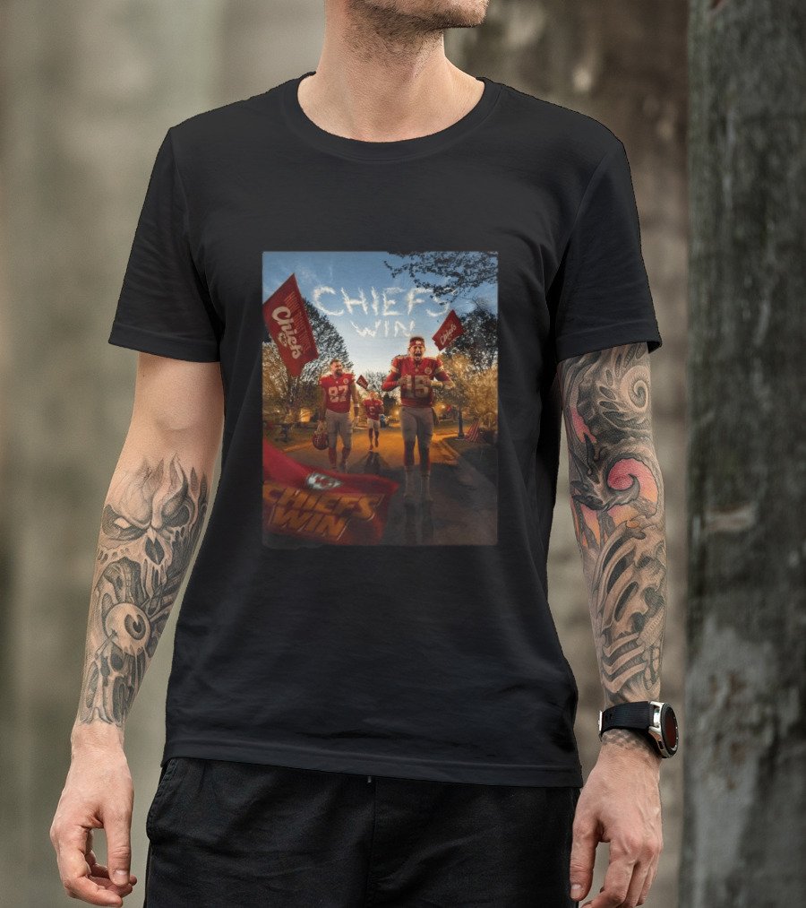 Kansas City Chiefs Winning Moment Patrick Mahomes Travis Kelce Chiefs Win T-Shirt