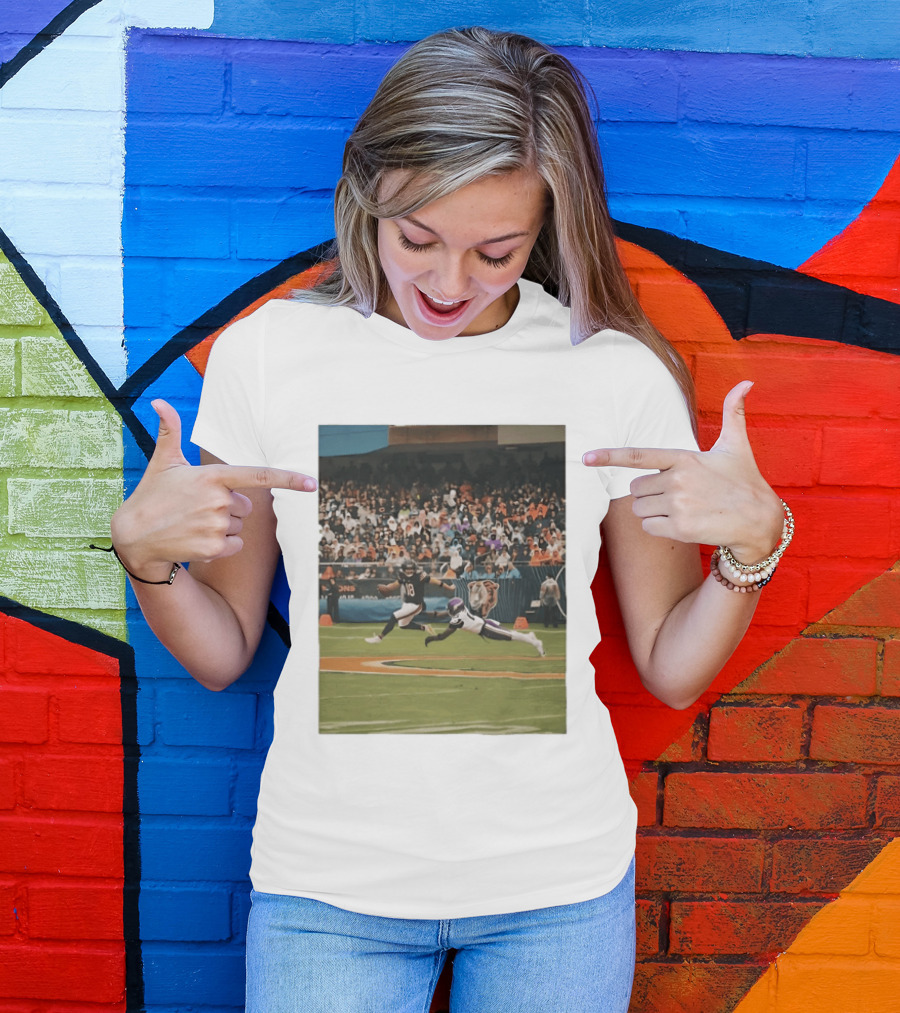 Chicago Bears Vs Minnesota Vikings NFL Game Action Sports Photo T-Shirt