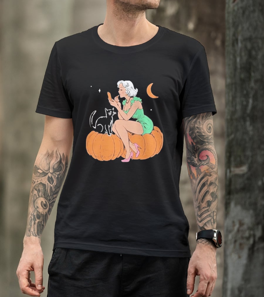 Pinup Girl Applying Lipstick On Pumpkin With Black Cat Halloween Moon Scene T-Shirt