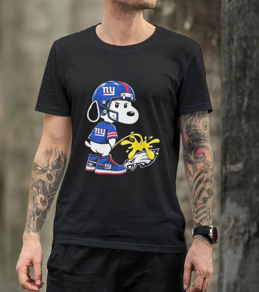 Snoopy New York Giants Pees On Philadelphia Eagles Rivalry T-Shirt