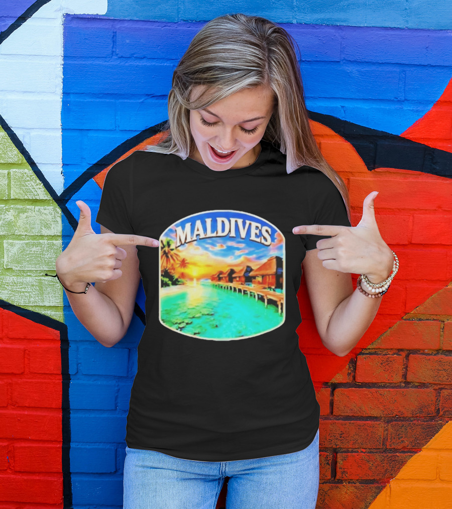 Maldives Tropical Sunset Overwater Bungalows Exquisite Island Escape T-Shirt