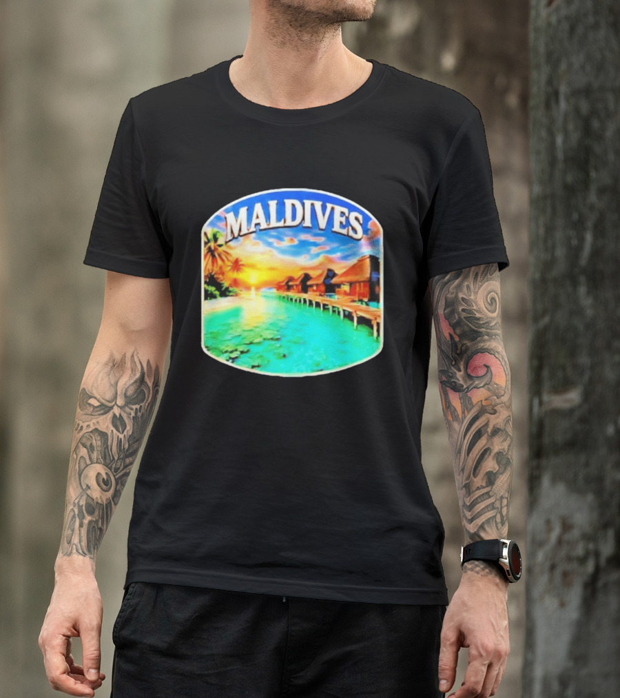 Maldives Tropical Sunset Overwater Bungalows Exquisite Island Escape T-Shirt
