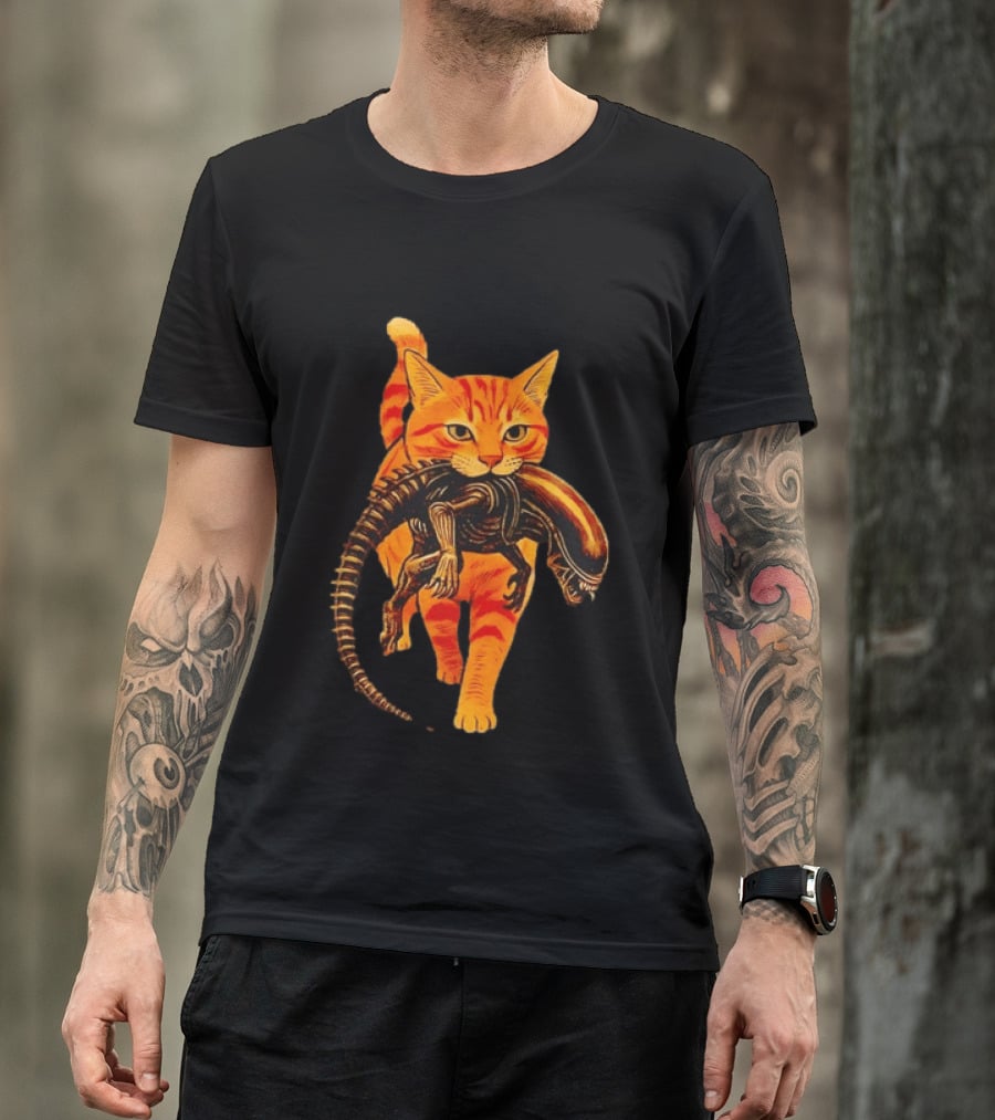Orange Tabby Cat Holding Alien Xenomorph Iconic Fusion T-Shirt
