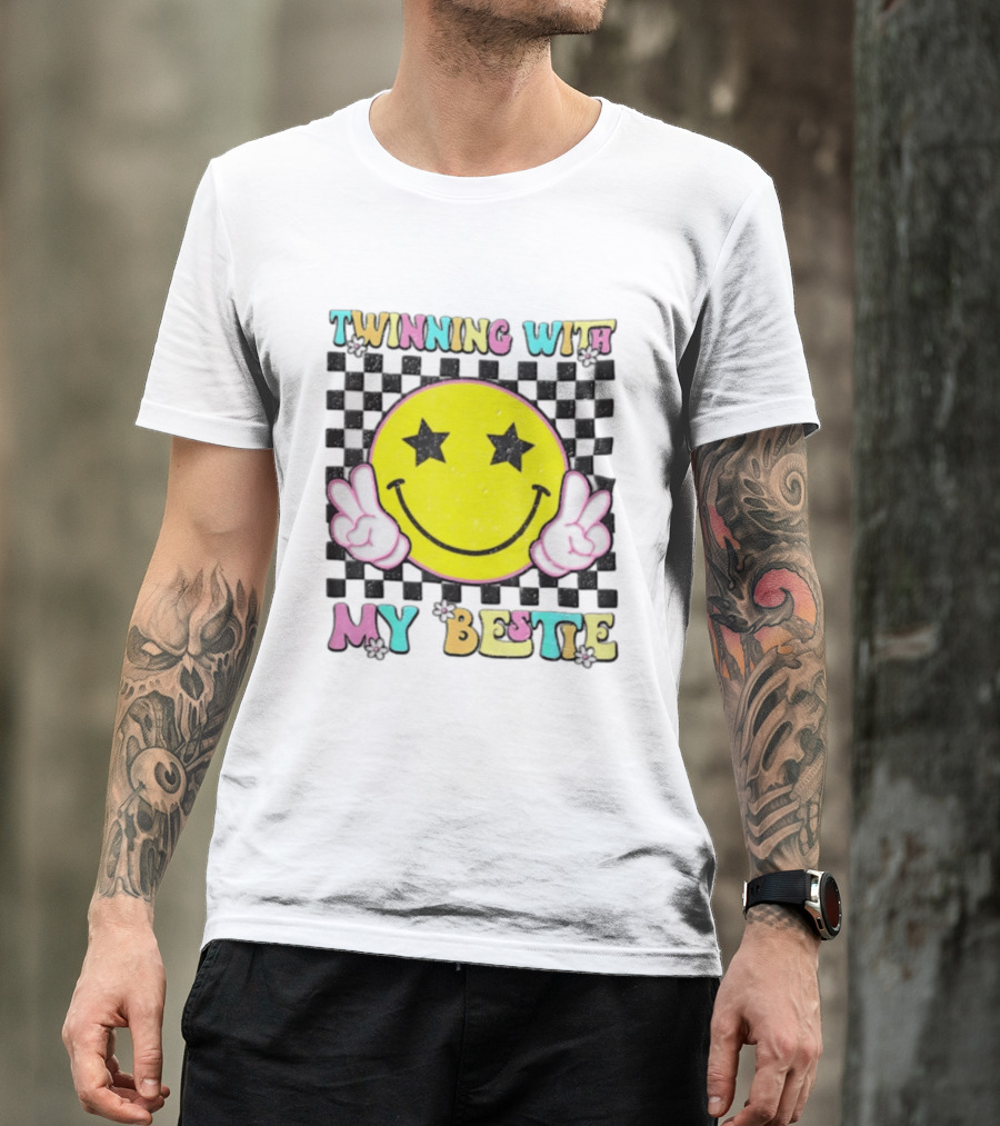 Twinning With My Bestie Yellow Smiley Face Checkered Star Eyes Peace Signs T-Shirt