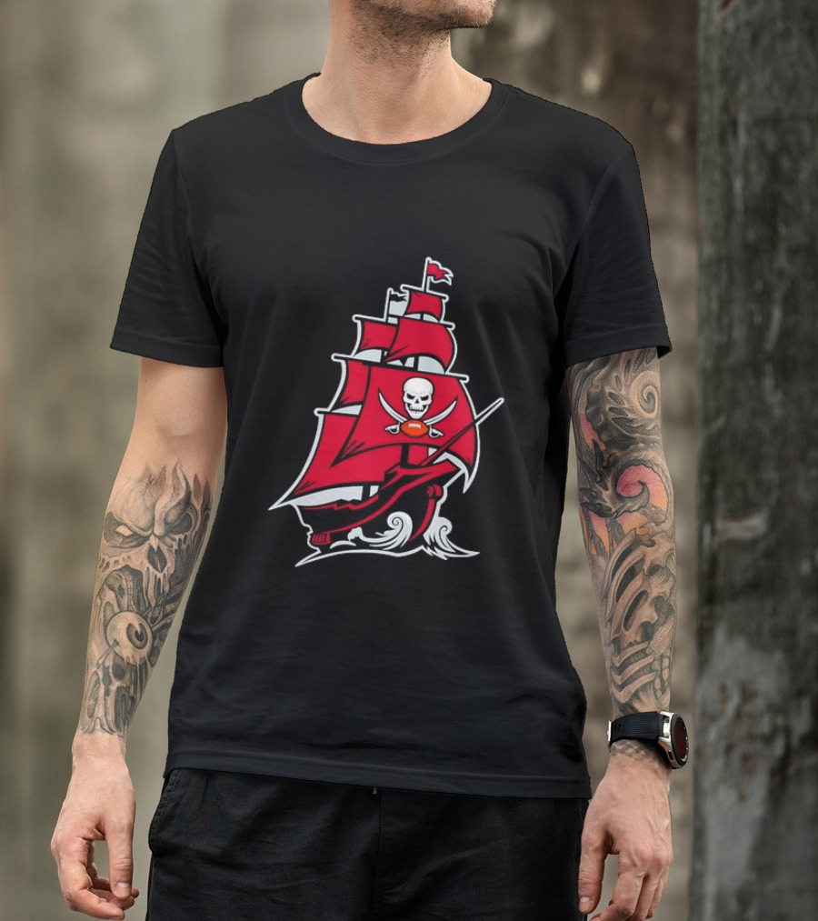 Tampa Bay Buccaneers Pirate Ship Skull Football T-Shirt