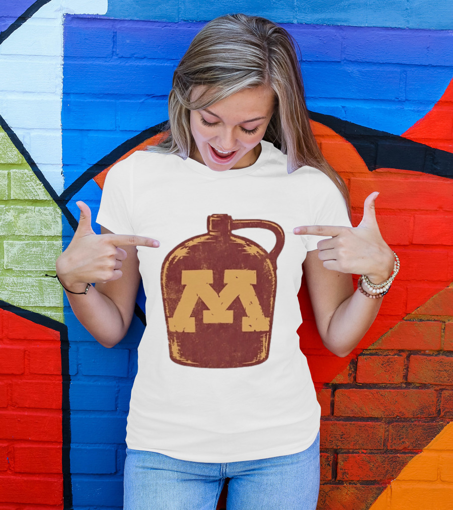 Minnesota Golden Gophers Distressed M Jug T-Shirt