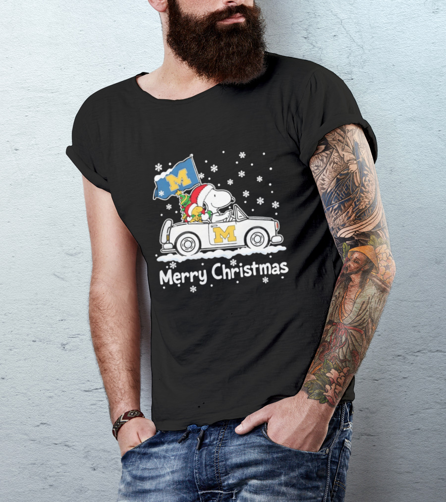 University Of Michigan Wolverines Snoopy Woodstock Christmas Car Flag Snowflakes T-Shirt