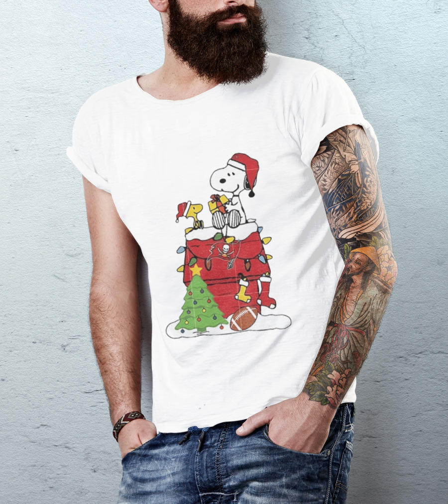 Snoopy Merry Christmas Tampa Bay Buccaneers 2026 Football Holiday Peanuts Santa Hat T-Shirt