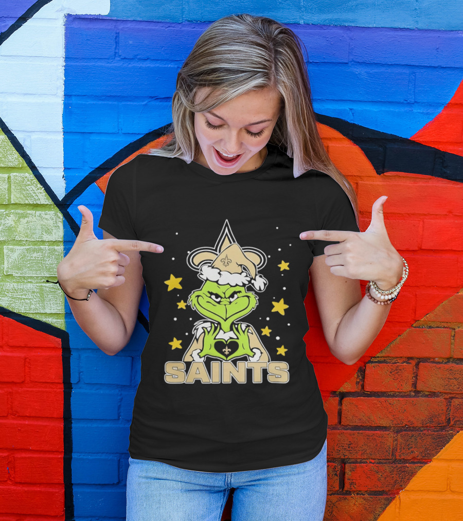 New Orleans Saints Grinch Heart Hands Christmas Holiday 2026 T-Shirt