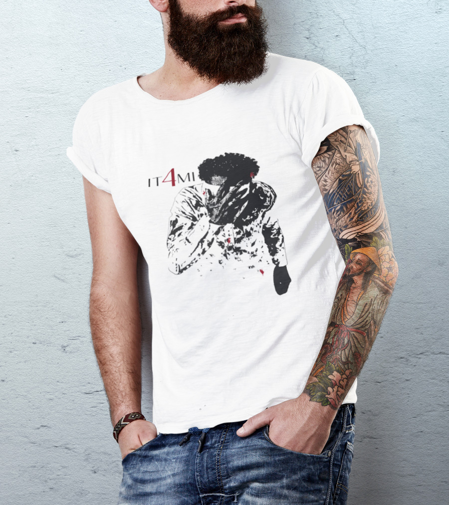 IT 4 MI Character Holding Face Visual T-Shirt