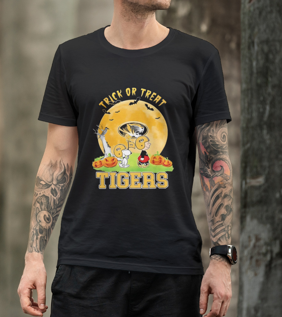 Trick Or Treat Snoopy Charlie Brown Missouri Tigers Halloween T-Shirt