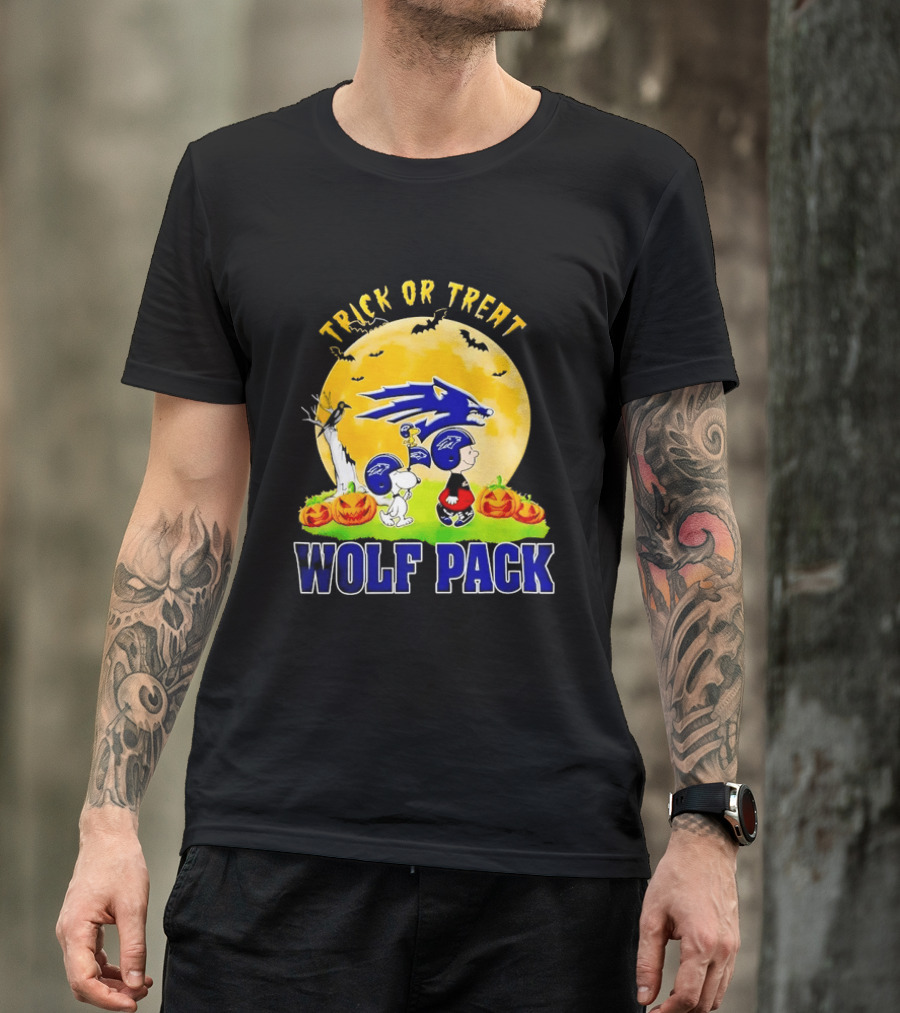 Nevada Wolf Pack Trick Or Treat Halloween With Snoopy Charlie Brown And Pumpkins T-Shirt