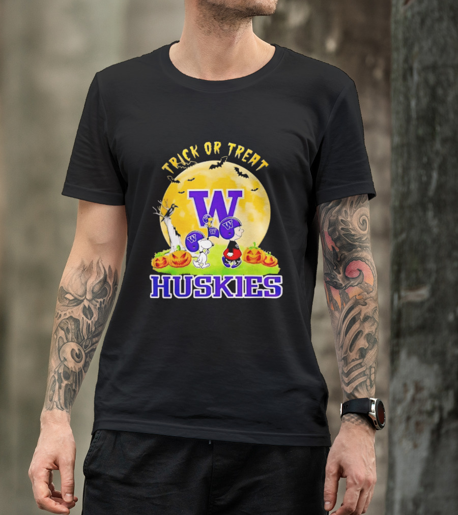 Washington Huskies Trick Or Treat Charlie Brown And Snoopy Halloween T-Shirt