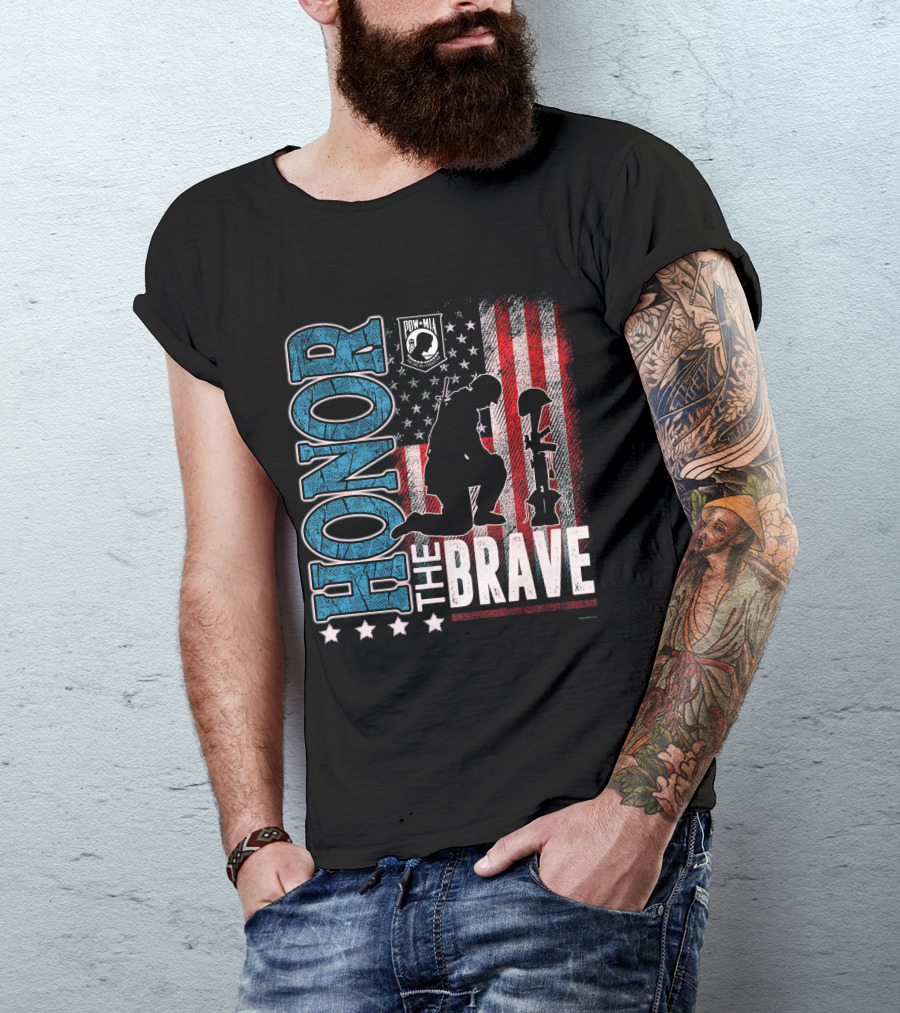 Honor The Brave POW-MIA American Flag Soldier Kneeling Memorial T-Shirt