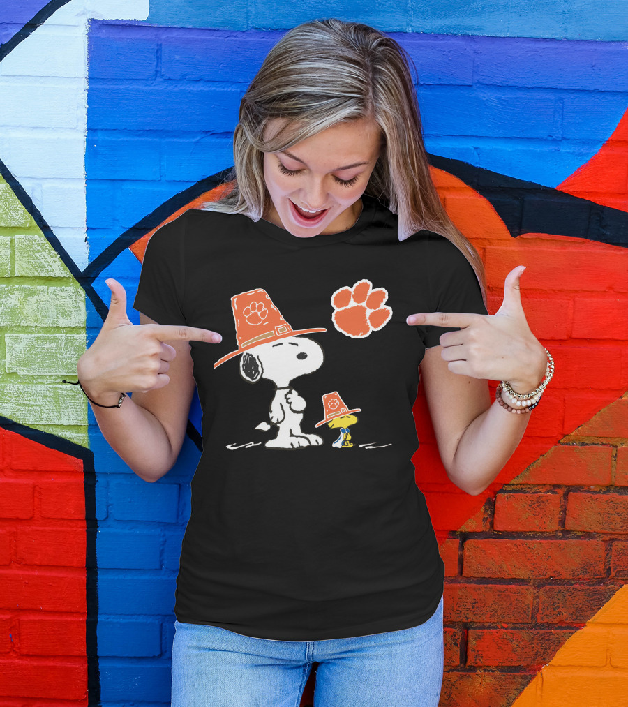 Clemson Tigers Snoopy And Woodstock Thanksgiving Hat Football Paw T-Shirt