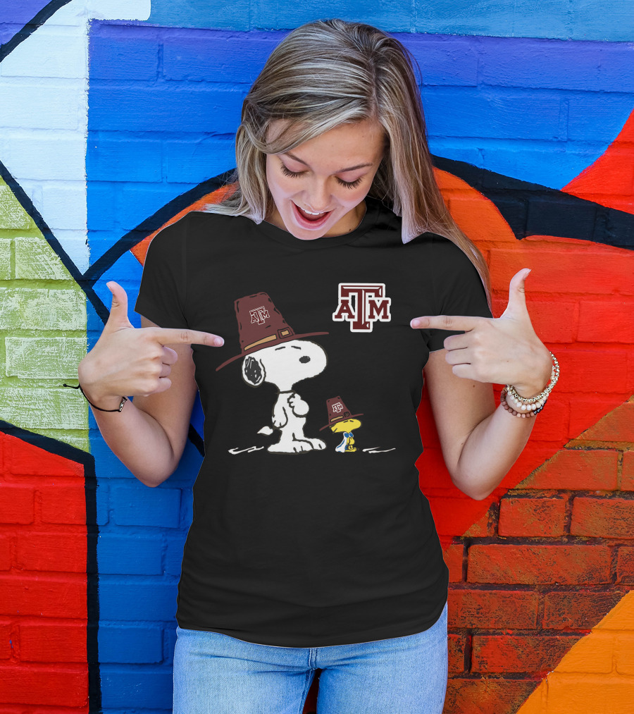Texas A&M Aggies Snoopy And Woodstock Pilgrim Hat T-Shirt