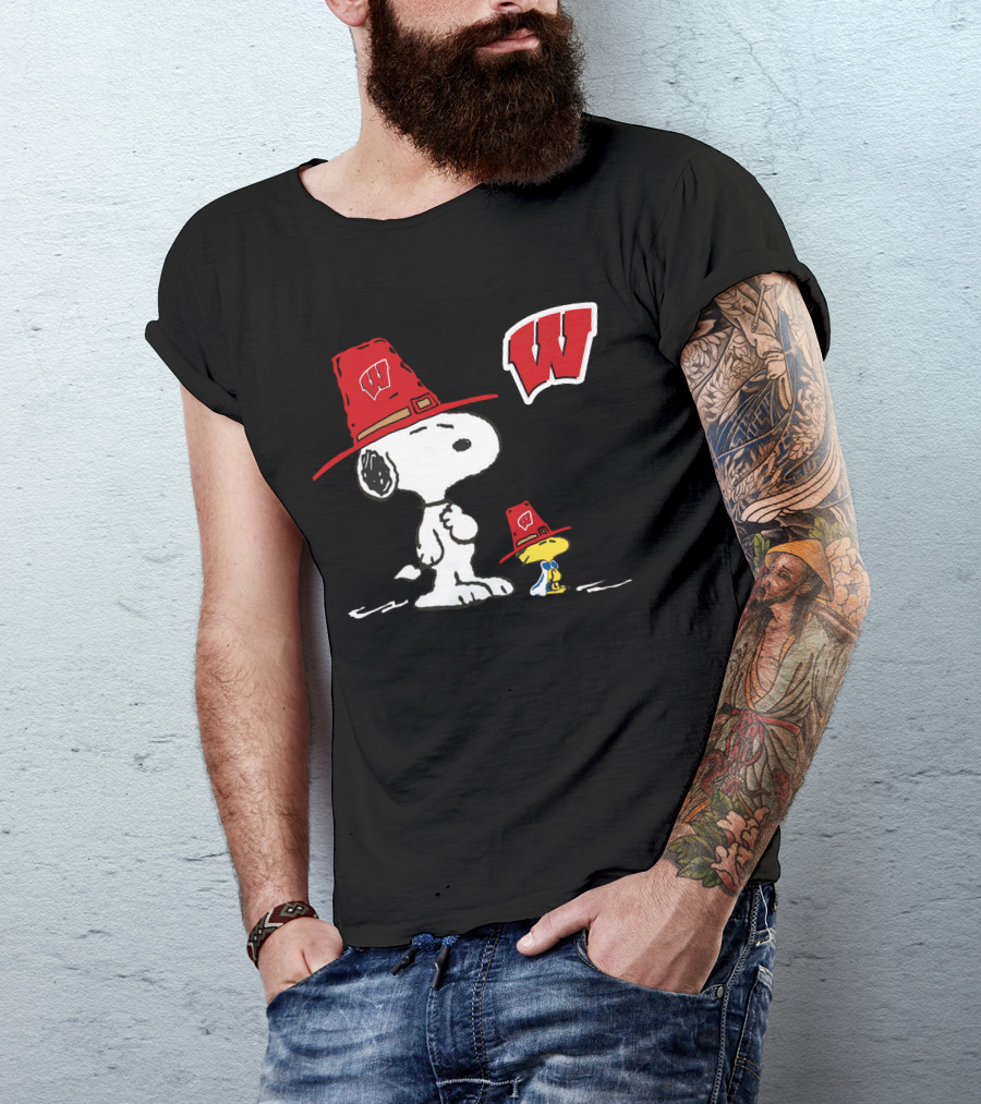 Wisconsin Badgers Snoopy Woodstock Pilgrim Hats T-Shirt
