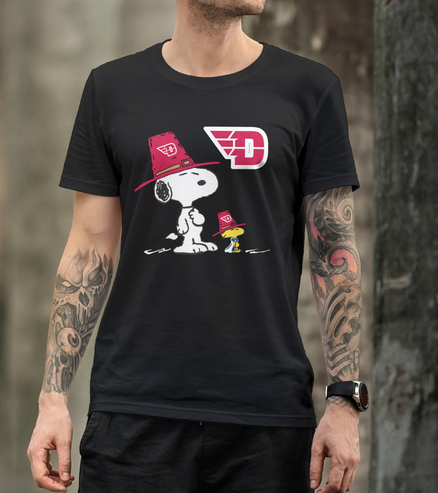 Dayton Flyers Snoopy And Woodstock Pilgrim Hats T-Shirt