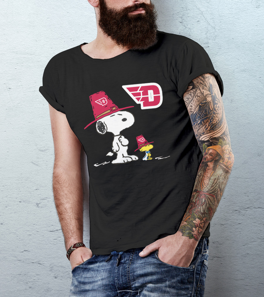 Dayton Flyers Snoopy And Woodstock Pilgrim Hats T-Shirt