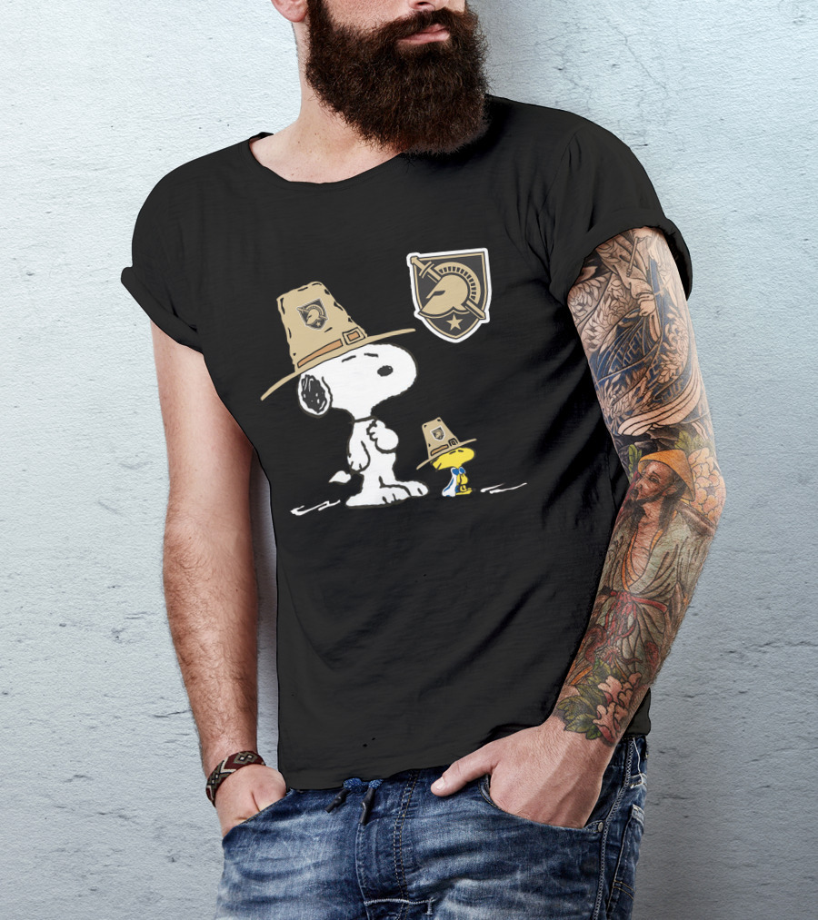 Snoopy And Woodstock With Army Black Knights Logo In Pilgrim Hats T-Shirt