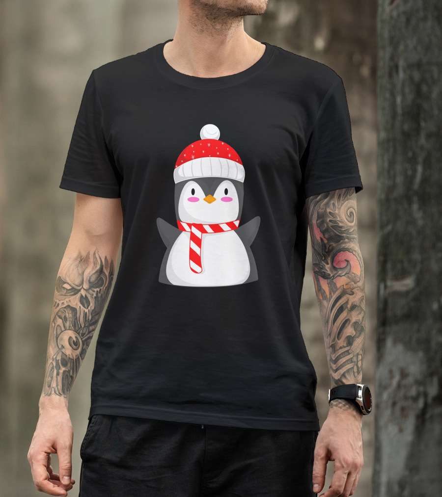 Pinguine Christmas Winter Penguin With Red Snowy Hat And Striped Scarf T-Shirt
