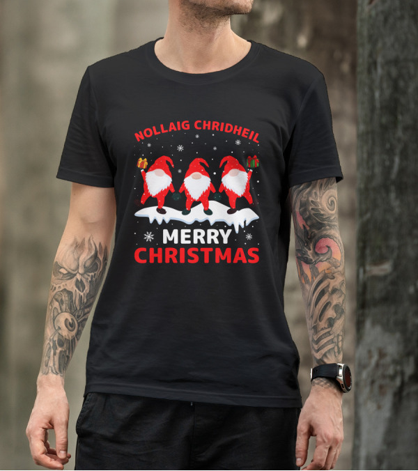Nollaig Chridheil Merry Christmas Snowy Gnomes With Gifts T-Shirt