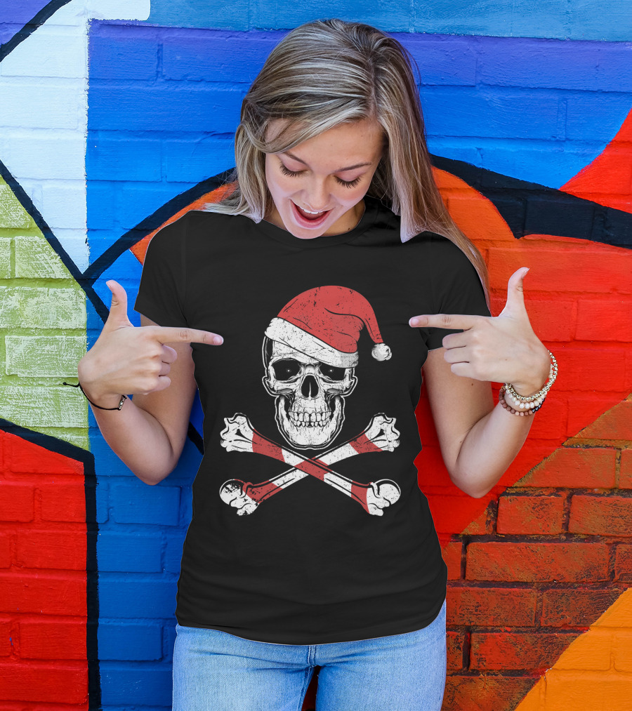 Pirate Jolly Roger Santa Hat Skull Christmas T-Shirt