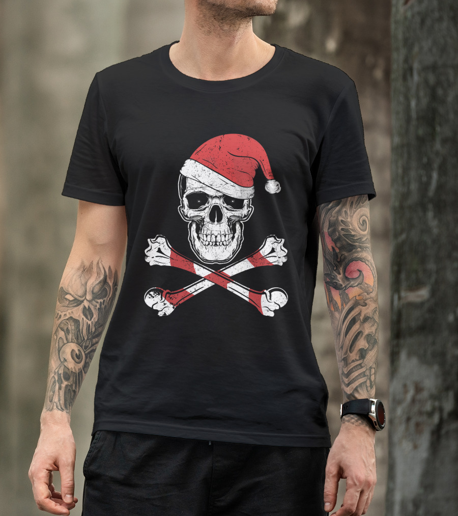 Pirate Jolly Roger Santa Hat Skull Christmas T-Shirt