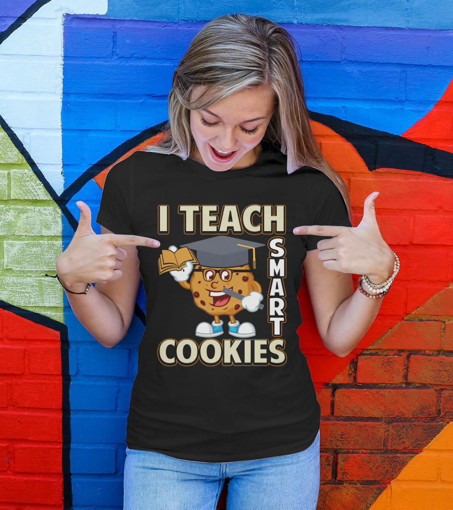 I Teach Smart Cookies Graduation Cap Book Teacher T-Shirt