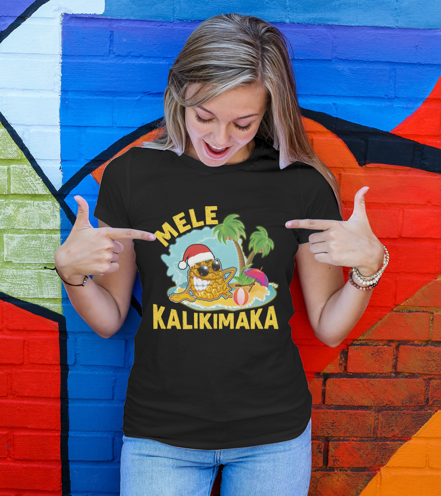 Mele Kalikimaka Hawaiian Pineapple With Santa Hat Tropical Christmas Vibes T-Shirt