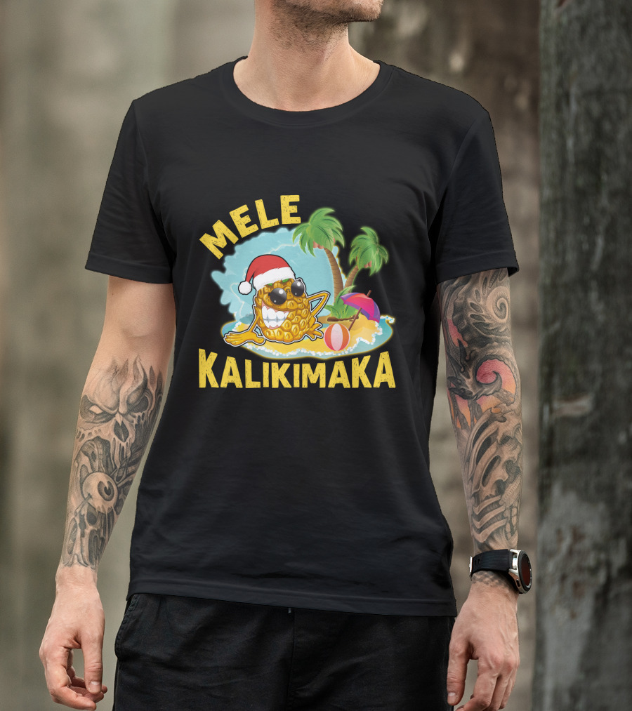 Mele Kalikimaka Hawaiian Pineapple With Santa Hat Tropical Christmas Vibes T-Shirt