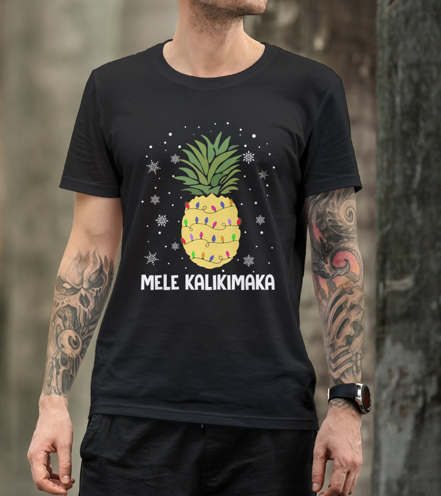 Mele Kalikimaka Pineapple Christmas Lights And Snowflakes T-Shirt