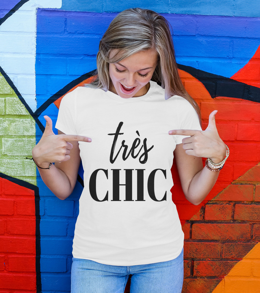 Très Chic French Stylish Cute T-Shirt