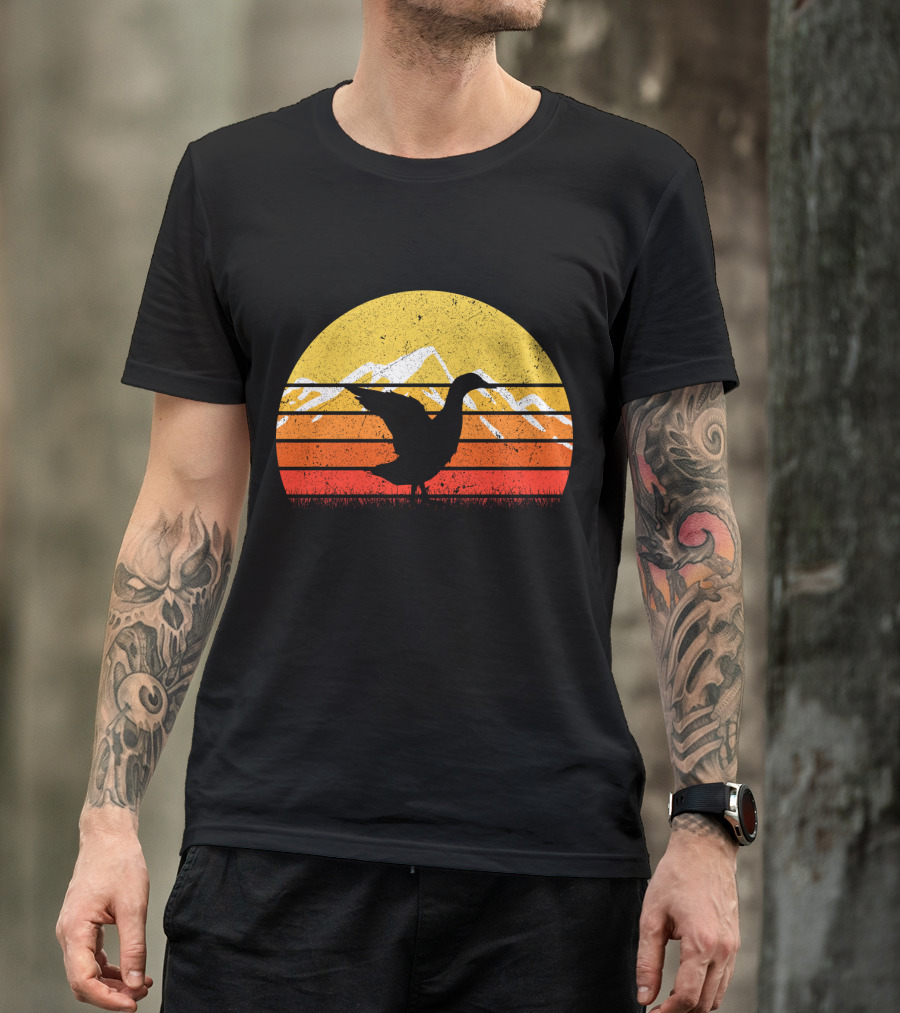 Retro Vintage Duck Silhouette With Sunset And Mountain Stripes T-Shirt