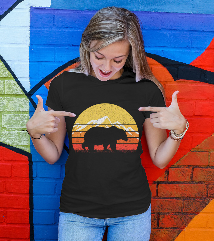 Retro Vintage Bear Silhouette With Sunset And Mountain Background T-Shirt