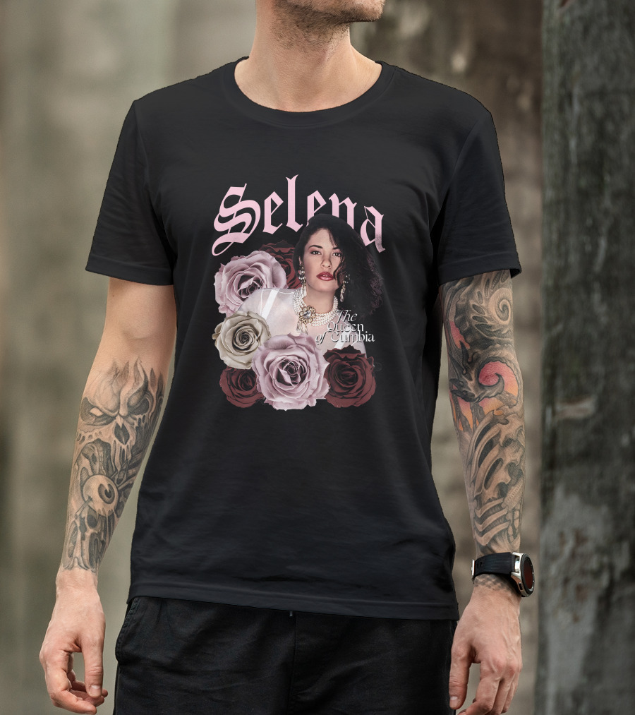 Selena The Queen Of Cumbia Surrounded By Floral Roses T-Shirt