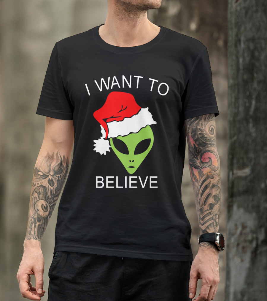 I Want To Believe Alien Santa Hat Christmas T-Shirt
