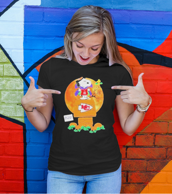 Snoopy Woodstock Witch Boo Kansas City Chiefs Halloween Peanuts Charlie Brown 15 T-Shirt