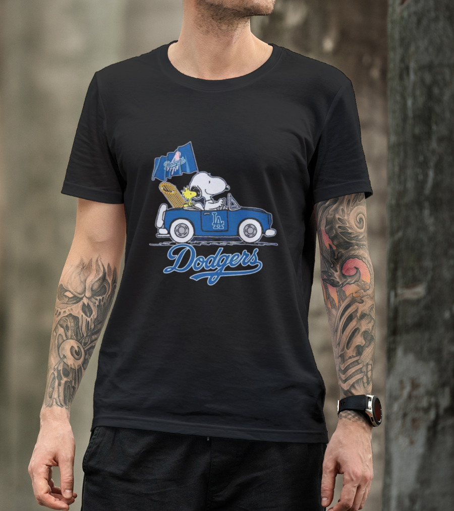 Snoopy And Woodstock Driving LA Dodgers Car With Flag T-Shirt