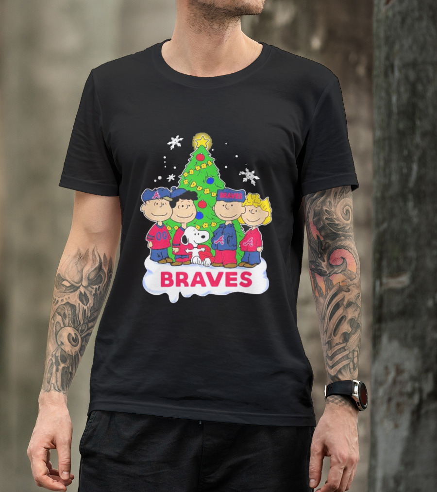 Atlanta Braves Peanuts Christmas Tree With Snoopy Characters T-Shirt