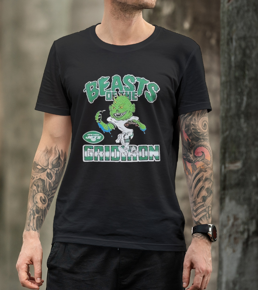 New York Jets Beasts Of The Gridiron Monster Holding Football T-Shirt