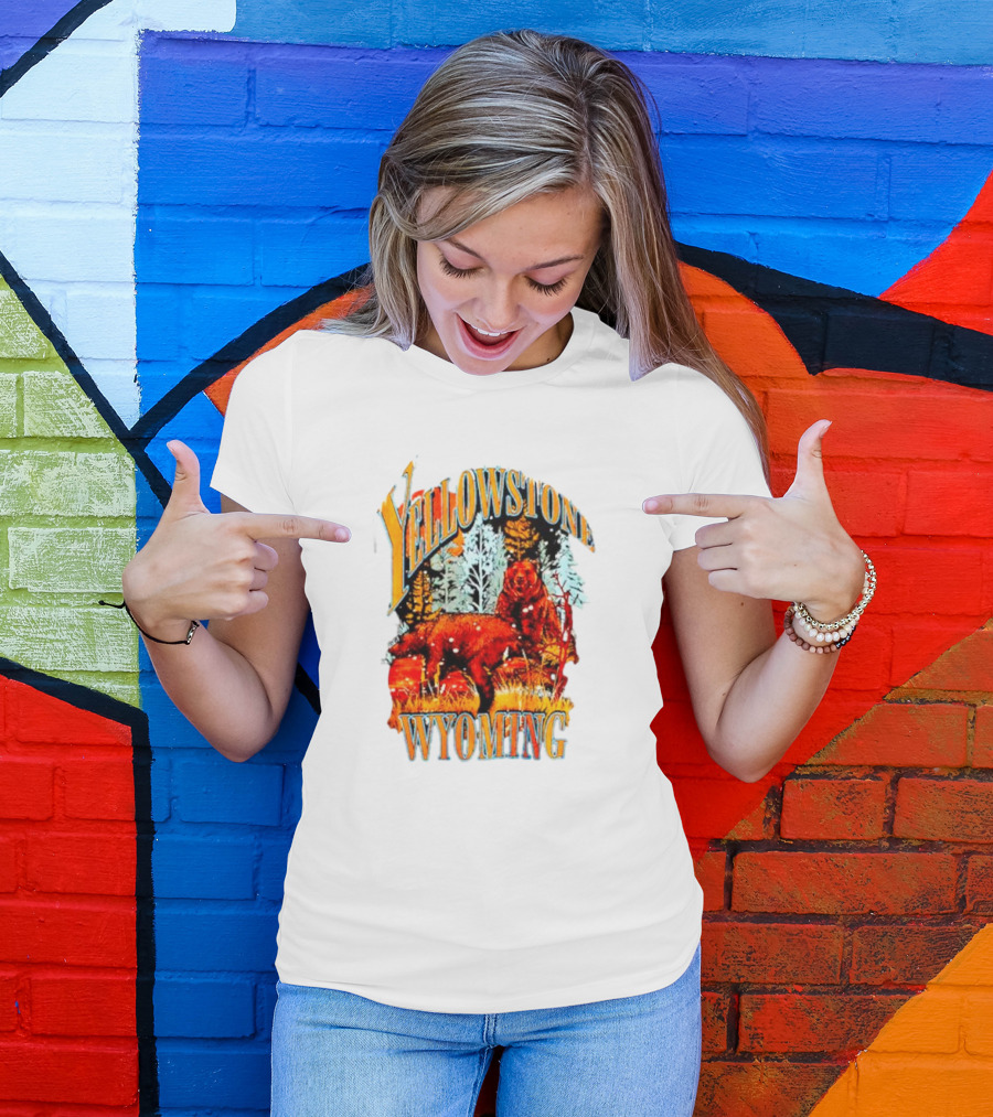 Yellowstone Wyoming Bears Wildlife Scenery T-Shirt