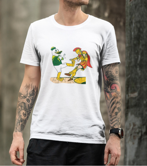 USC Trojans Versus Oregon Ducks Kick Scene T-Shirt