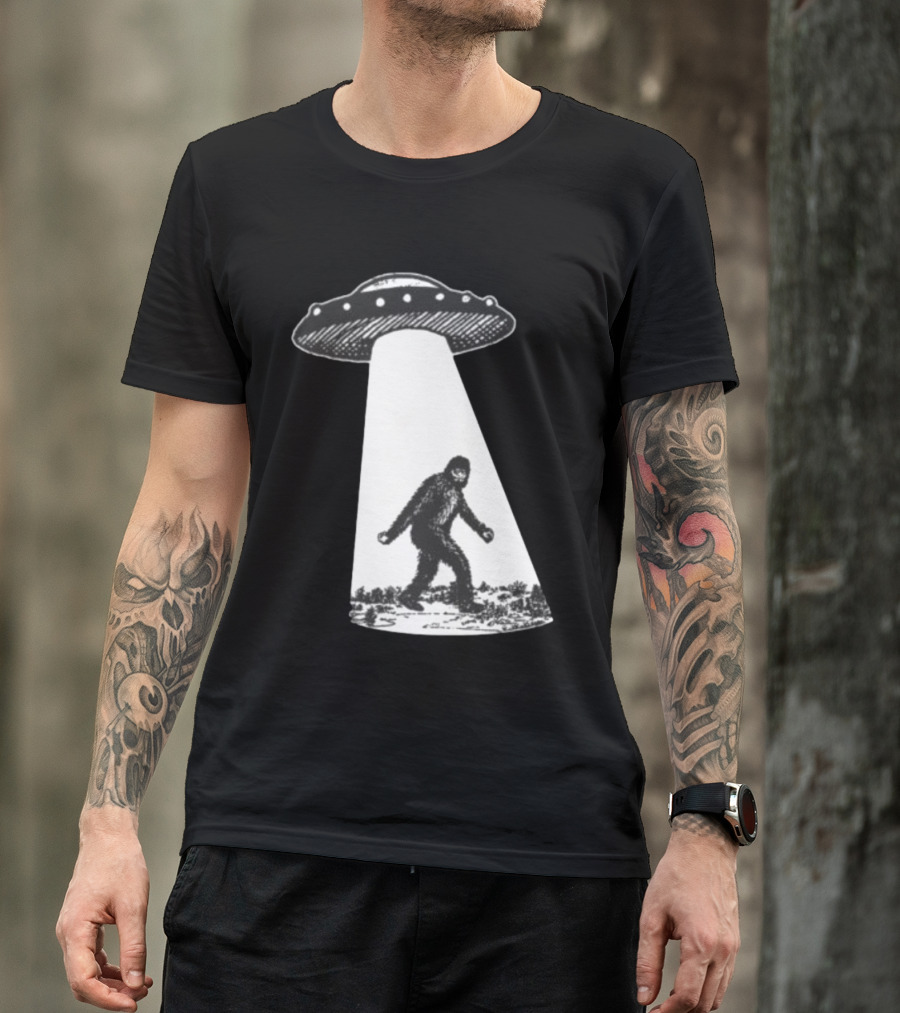 UFO Bigfoot Abduction Scene T-Shirt