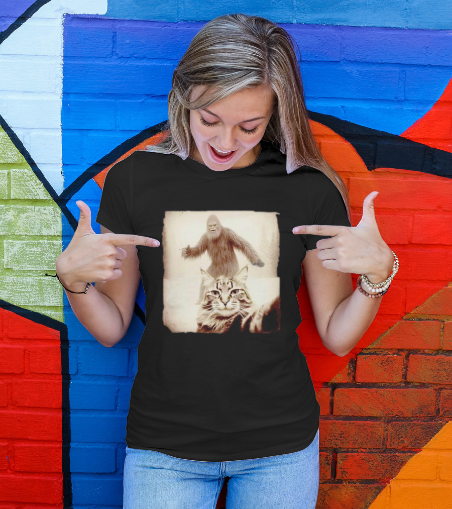 Cat Selfie With Bigfoot In Snowy Wilderness Scene T-Shirt