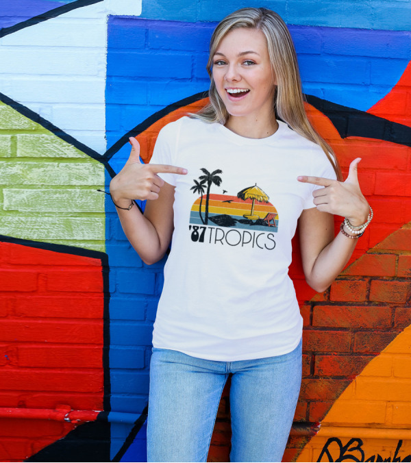'87 Tropics Palm Beach Sunset Umbrella Lounge Chair T-Shirt